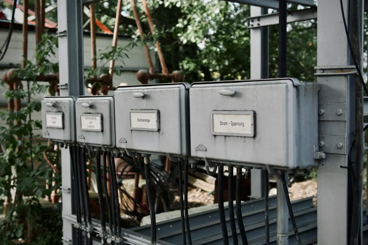 Thuisbatterij zelf installeren: wat mag en wat niet